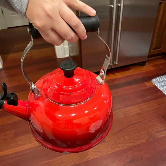 Le Creuset Large Tea Pot - Cherise Red 1.7 qt - Picture 9 of 12